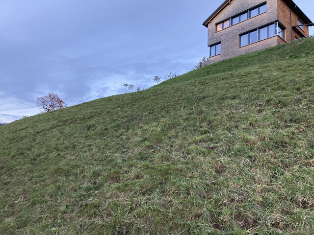Tolles Grundstück in Hanglage 