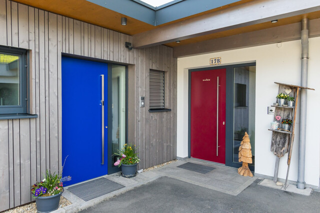 Imposantes Einfamilienhaus & 4 Zi.-Whg. im Hampton-Stil mit Wintergarten, Doppelgarage uvm.