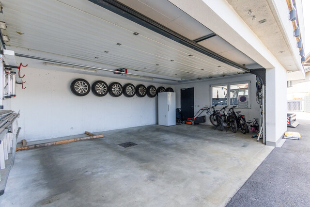 Imposantes Einfamilienhaus & 4 Zi.-Whg. im Hampton-Stil mit Wintergarten, Doppelgarage uvm.