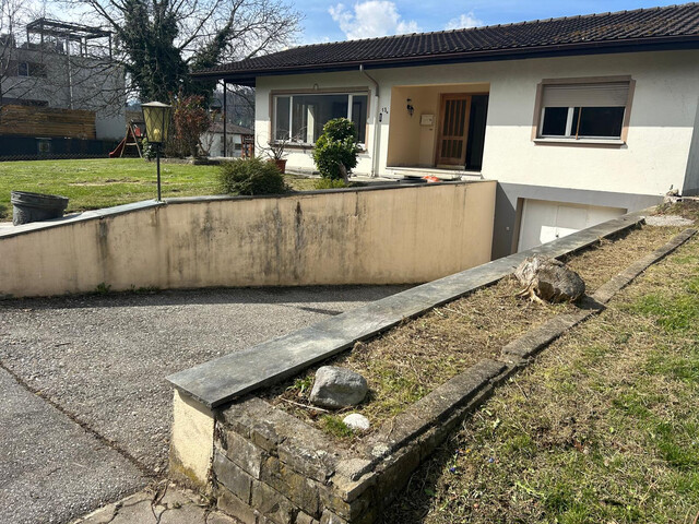Charmanter älterer  Bungalow mit großem Garten, überdachter Terrasse und Garage - Nähe Grenze Liechtenstein