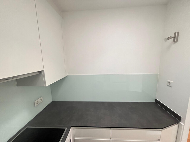 56m2, 2-Zimmer-Wohlfühlwohnung, provisionsfrei, renoviert für Single oder Paar, Balkonblick zur Karrenseilbahn...