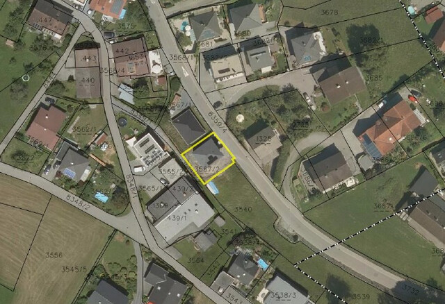 Sofortbezug: Einfamilienhaus in Hanglage mit Keller und Garage
