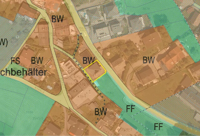 Sofortbezug: Einfamilienhaus in Hanglage mit Keller und Garage