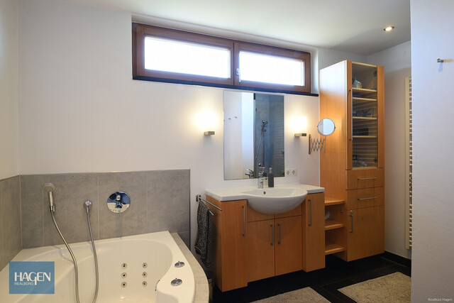 Hausgefühl inklusive – Stilvolle 4-Zimmer-Wohnung mit Gartenanteil im Zweiparteienhaus in Höchst