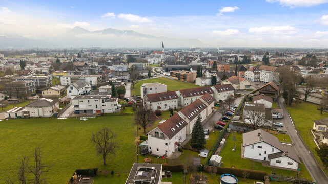 charmante und helle 4,5-Zimmer-Wohnung in Lauterach: Wintergarten mit Blick ins Grüne!