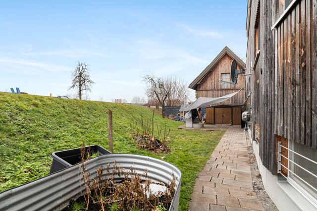 Wolfurt: Moderne 5-Zimmer-Dachgeschoss-Wohnung mit Terrasse, großem Privatgarten und 2 Autostellplätzen!