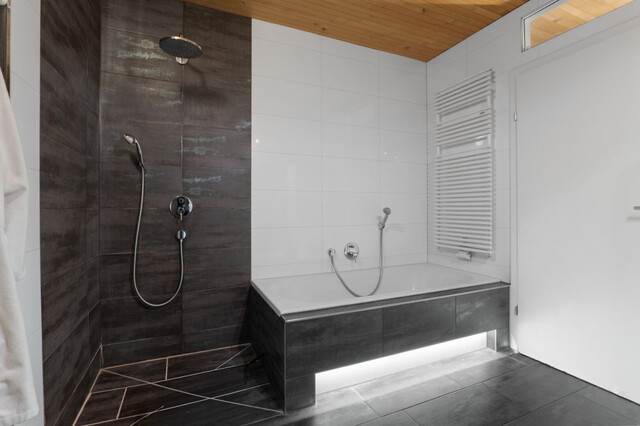 Wolfurt: Moderne 5-Zimmer-Dachgeschoss-Wohnung mit Terrasse, großem Privatgarten und 2 Autostellplätzen!