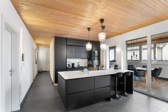 Wolfurt: Moderne 5-Zimmer-Dachgeschoss-Wohnung mit Terrasse, großem Privatgarten und 2 Autostellplätzen!