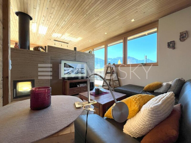 Exklusive Penthouse-Wohnung mit integriertem Geschäftshaus in Röns.