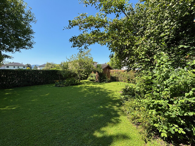 Sonniges Baugrundstück mit Altbestand