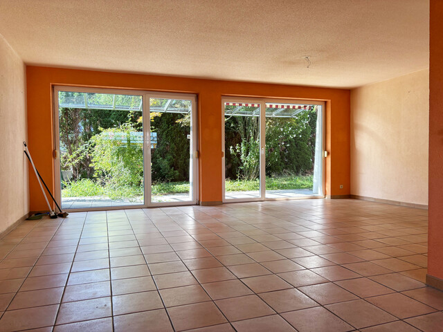 Großzügige 4 Zimmer Gartenwohnung 