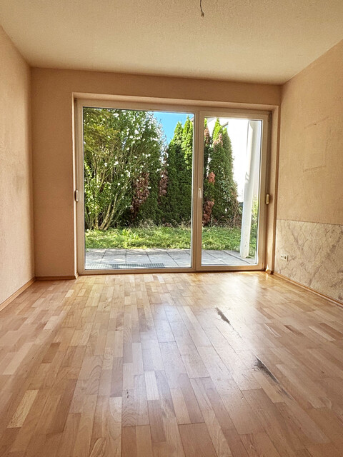 Großzügige 4 Zimmer Gartenwohnung 