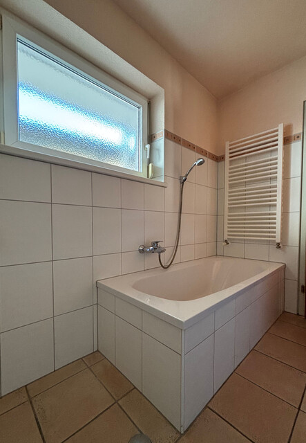 Großzügige 4 Zimmer Gartenwohnung 