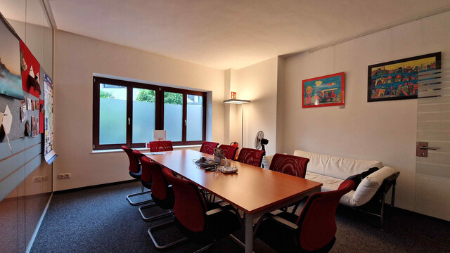 Interessante und vielseitige Büro- und Geschäftsfläche in zentraler Lage zu verkaufen