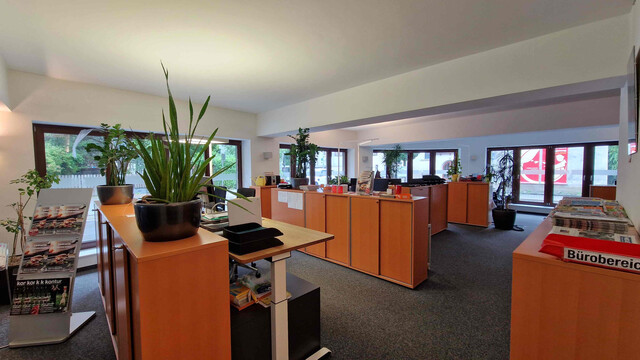Interessante und vielseitige Büro- und Geschäftsfläche in zentraler Lage zu verkaufen