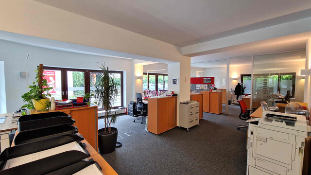 Interessante und vielseitige Büro- und Geschäftsfläche in zentraler Lage zu verkaufen