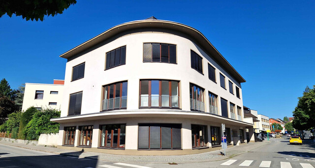 Interessante und vielseitige Büro- und Geschäftsfläche in zentraler Lage zu verkaufen