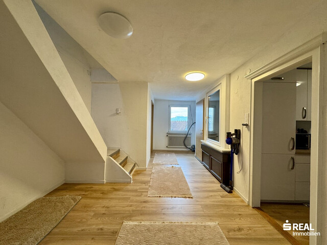 Großes Mehrfamilienhaus mit 5 Wohnungen