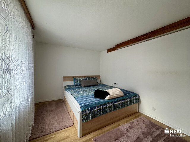 Großes Mehrfamilienhaus mit 5 Wohnungen