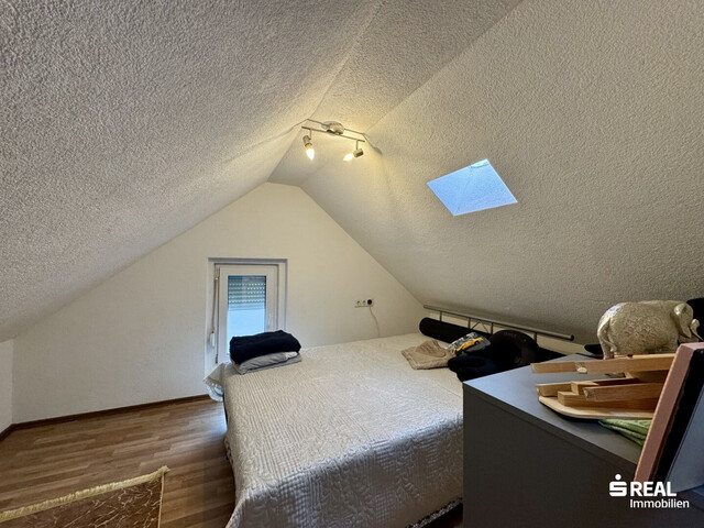 Großes Mehrfamilienhaus mit 5 Wohnungen