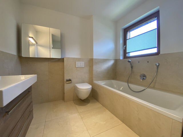 "ohne Provision" geräumige, helle 5 Zimmer Terrassenwohnung mit super Aussicht