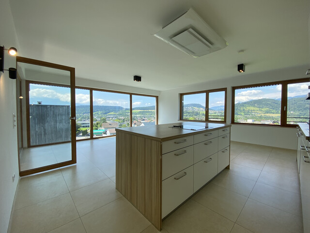 "ohne Provision" geräumige, helle 5 Zimmer Terrassenwohnung mit super Aussicht