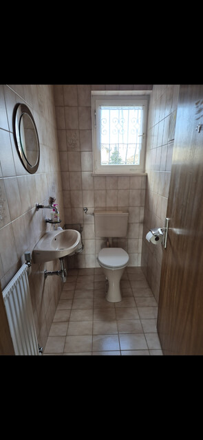 Geräumiges Haus mit Garage, Balkon, Terrasse, Garten, Abstellraum, Keller und Dachboden