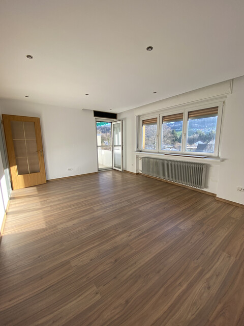 Privatverkauf! Höchst: 3,5 Zimmer & Balkon im 3. OG (ohne Lift), mit Fahrradkeller, Gartennutzung & Spielplatz