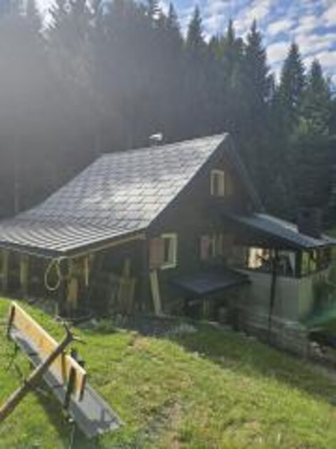 Rückzugsort in den Bergen – Charmante Hütte am See gelegen