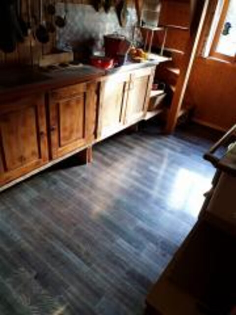 Rückzugsort in den Bergen – Charmante Hütte am See gelegen