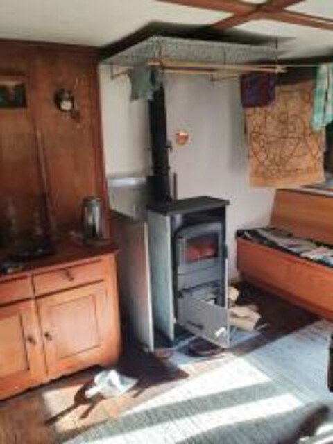 Rückzugsort in den Bergen – Charmante Hütte am See gelegen