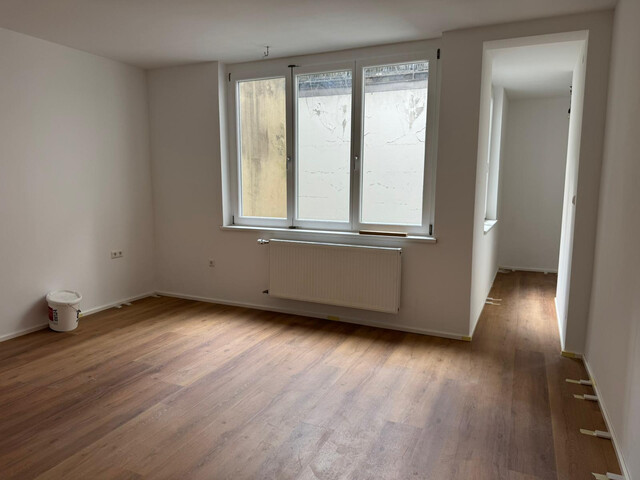 Neu sanierte, geräumige und barrierefreie 3,5 Zimmer Wohnung im 1. OG mitten in Bluden