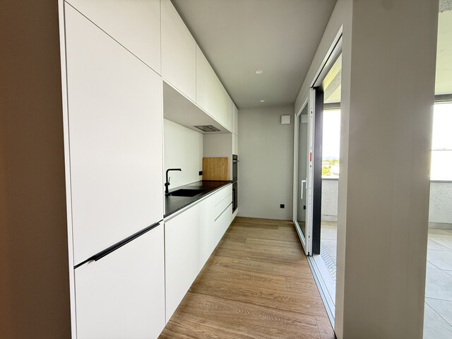 Stilvolle 2-Zimmer-Terrassenwohnung mit maßgefertigten Einbaumöbeln in Dornbirn zu vermieten
