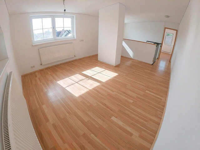 Geräumige Wohnung mit Balkon 