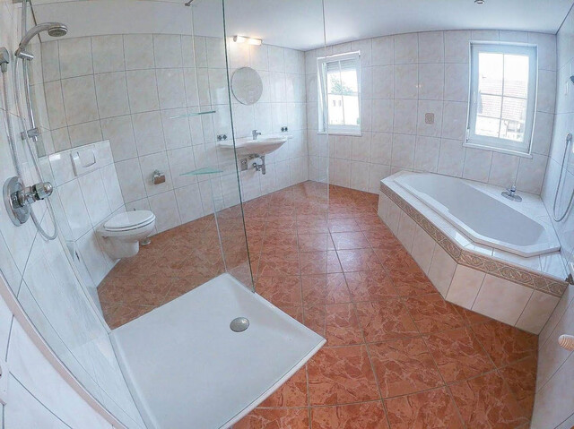 Geräumige Wohnung mit Balkon 