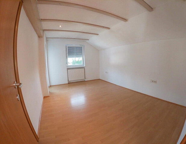 Geräumige Wohnung mit Balkon 