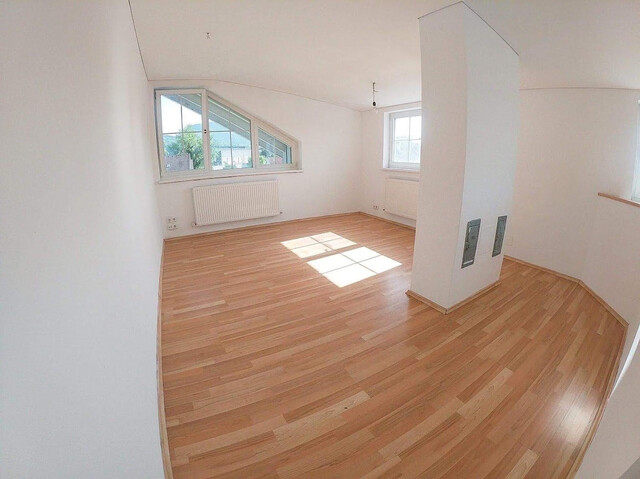 Geräumige Wohnung mit Balkon 