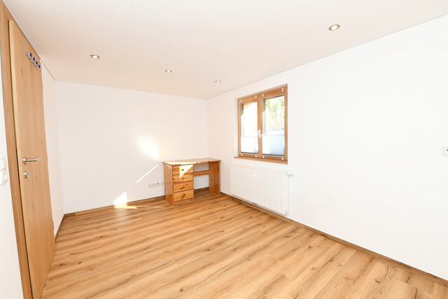 Alpiner Wohntraum: Helle 4- Zimmer Wohnung mit großer Terrasse