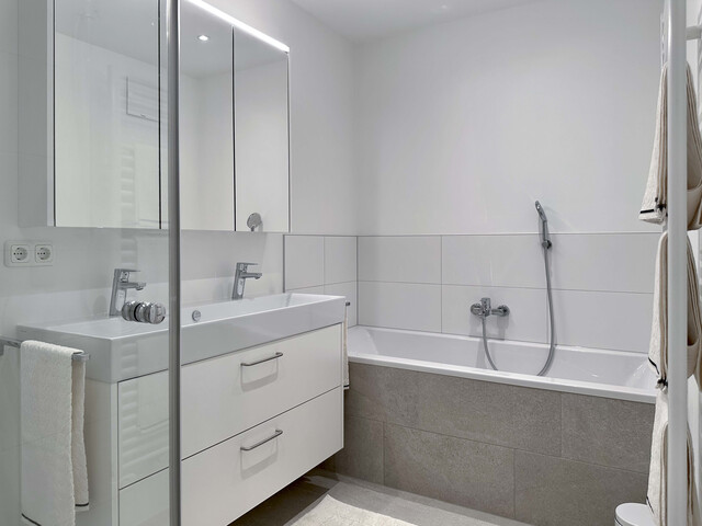 Neubau 3 Zi. Wohnung mit Terrasse und Extras in Top-Lage - OG