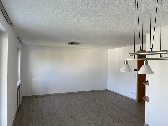 Geräumige 5-Zimmerwohnung mit  Wintergarten