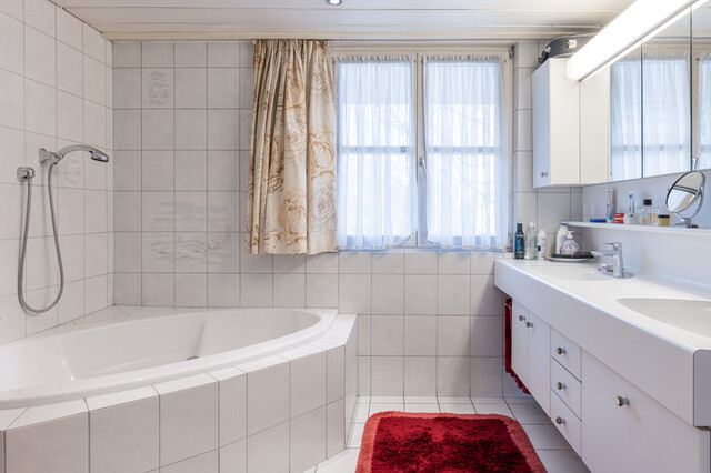 Haus mit schönem Garten samt Geschäftslokal zu verkaufen