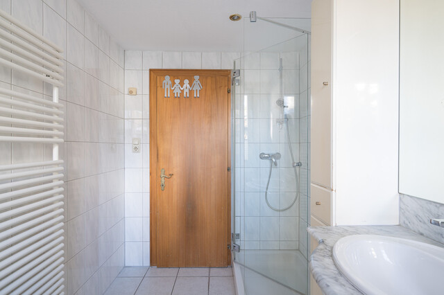 Haus mit schönem Garten samt Geschäftslokal zu verkaufen