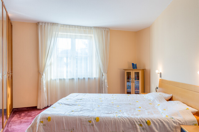 Haus mit schönem Garten samt Geschäftslokal zu verkaufen