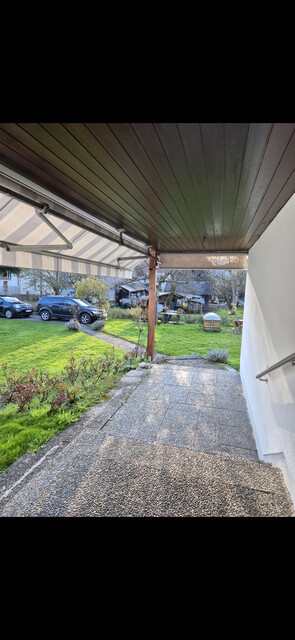 Geräumiges Haus mit Garage, Balkon, Terrasse, Garten, Abstellraum, Keller und Dachboden