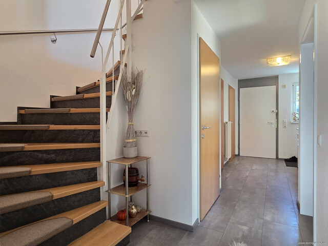 Schönes Eckreihenhaus mit großzügiger Wohnfläche, Keller und Garage im Herzen von Hohenems!