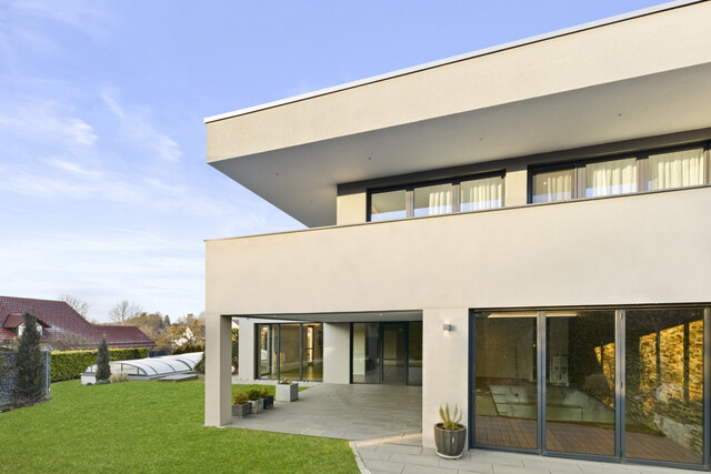 Exklusive Villa mit Indoor- & Outdoor-Pool, Smart-Home-Ausstattung und durchdachtem Raumkonzept