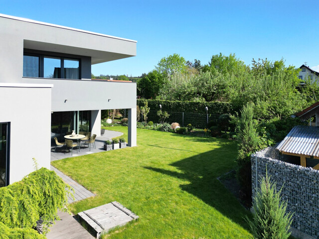 Exklusive Villa mit Indoor- & Outdoor-Pool, Smart-Home-Ausstattung und durchdachtem Raumkonzept