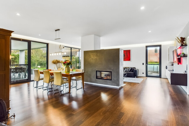 Exklusive Villa mit Indoor- & Outdoor-Pool, Smart-Home-Ausstattung und durchdachtem Raumkonzept