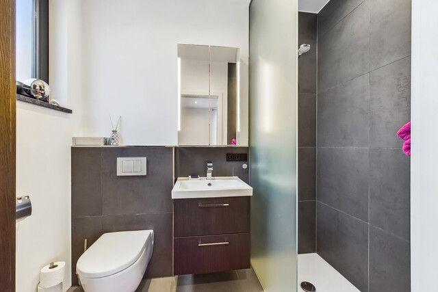 Exklusive Villa mit Indoor- & Outdoor-Pool, Smart-Home-Ausstattung und durchdachtem Raumkonzept