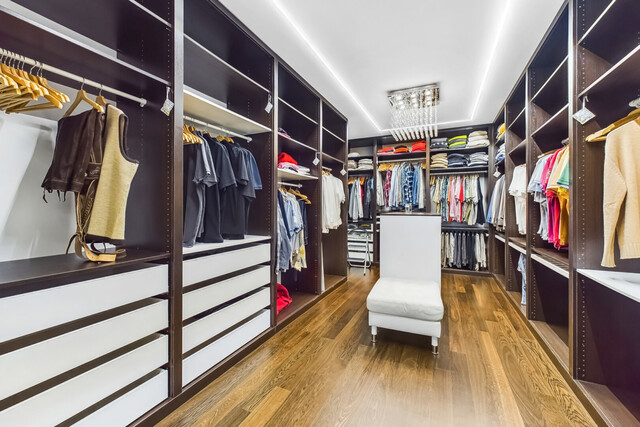 Exklusive Villa mit Indoor- & Outdoor-Pool, Smart-Home-Ausstattung und durchdachtem Raumkonzept